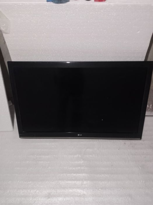 Телевизор диагональ 107см