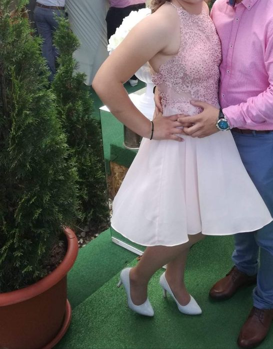 Rochie scurtă roz deschis