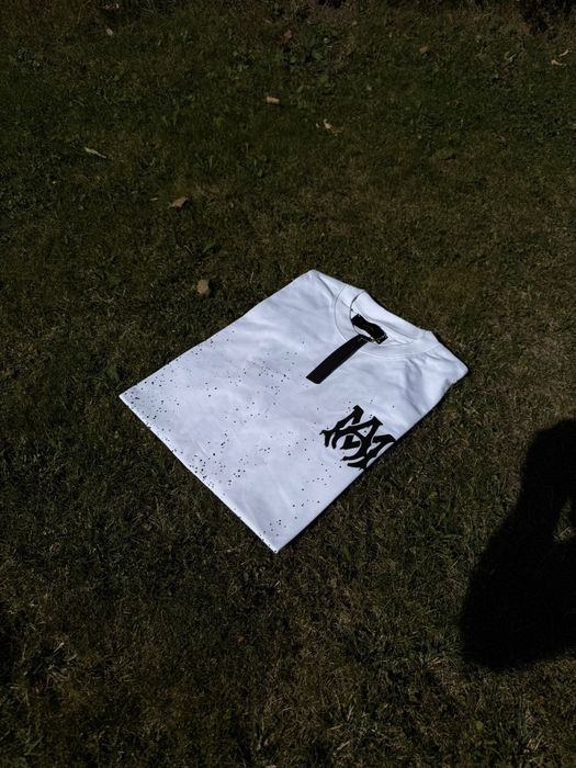 Tricou Amiri Premium / Colecție 2025

Marimi: S,M,L

Disponibil în alb