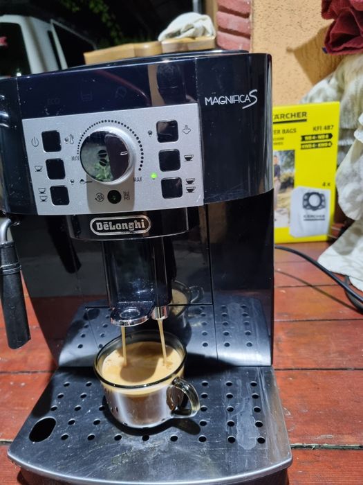 Aparat de cafea Delonghi magnifica S