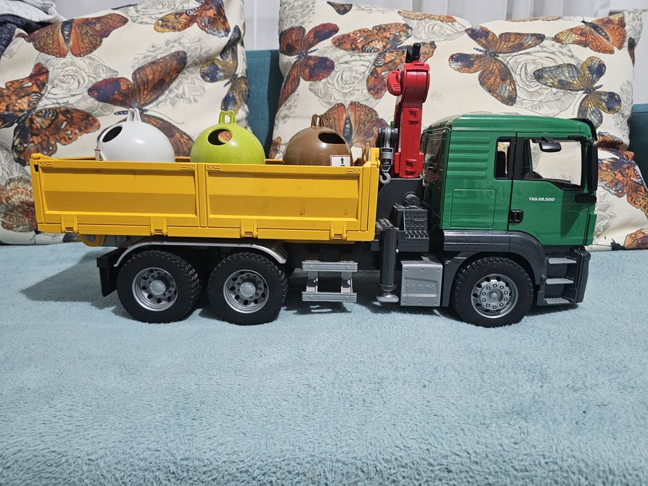 Masina de gunoi MAN TGS cu macara si 3 containere, Bruder 03753