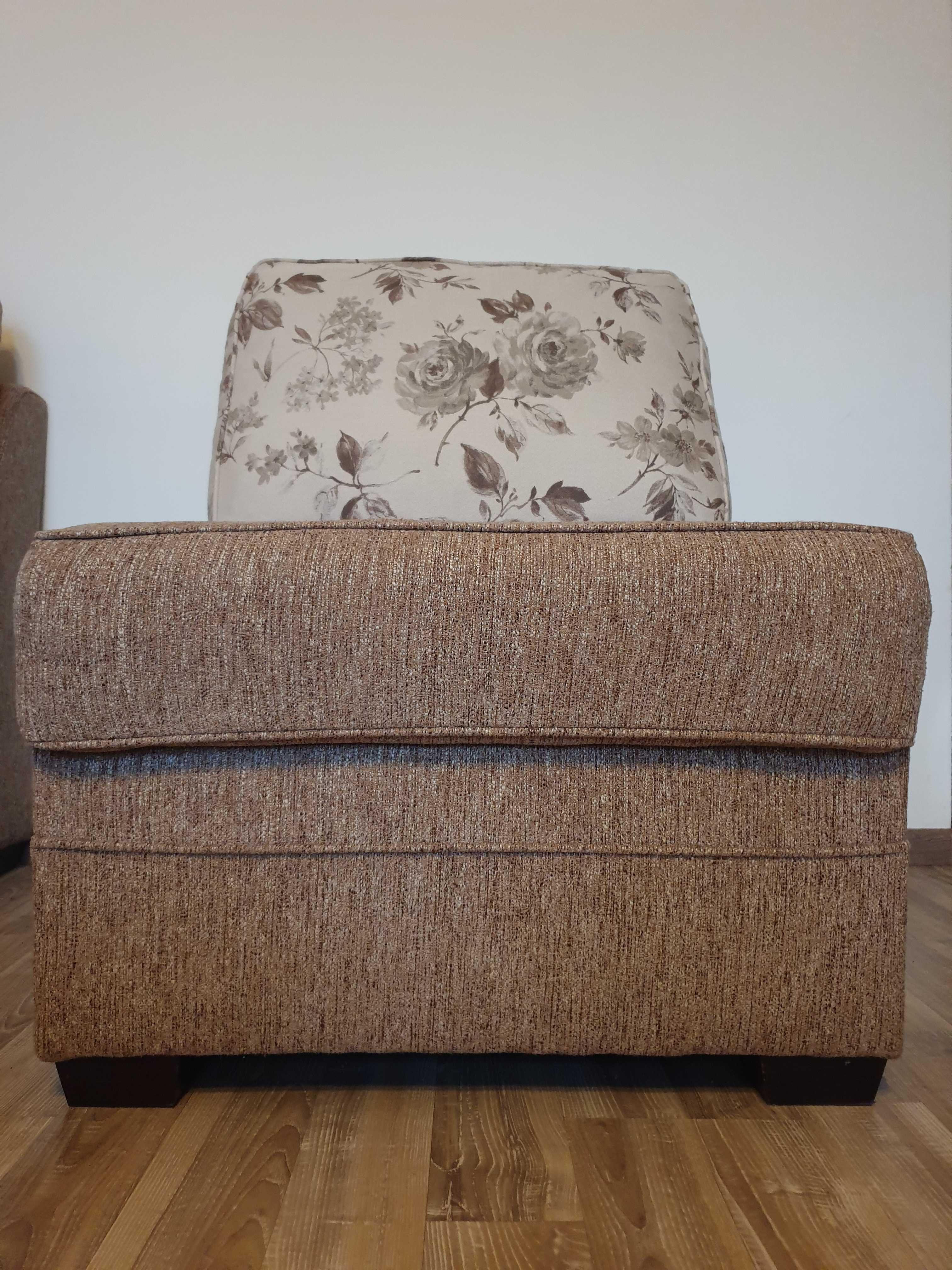 Vand FOLTOLIU confortabil si robust, IDEAL pt zona RELAXARE/ MUSAFIRI