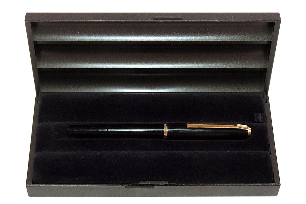 Stilou PELIKAN clasic, Made in Germany, penita de aur - 14 Karate, NOU