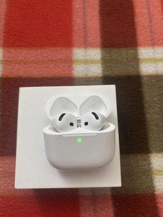 Продам наушники AirPods