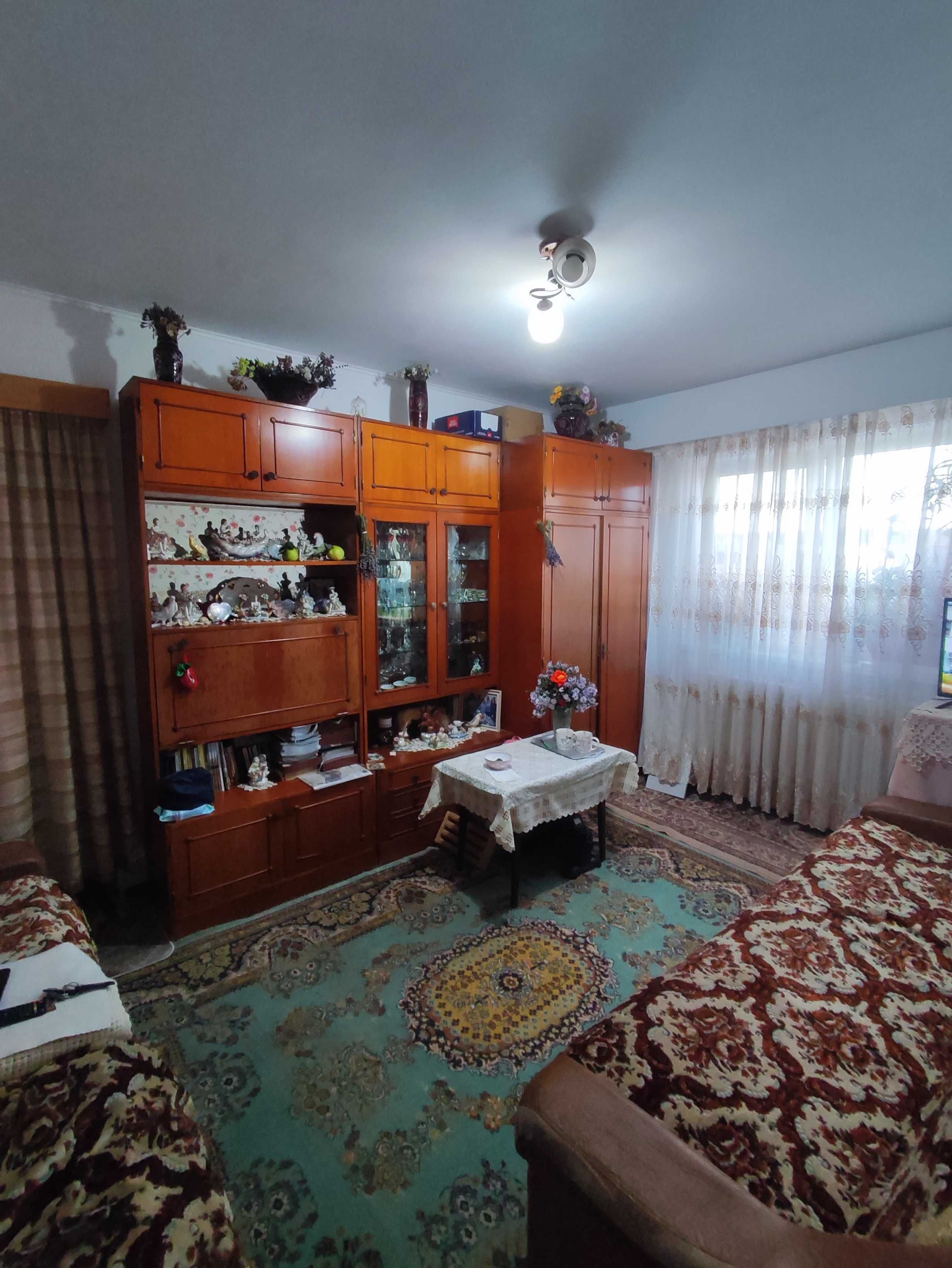 Apartament 2 camere ,zona foarte buna