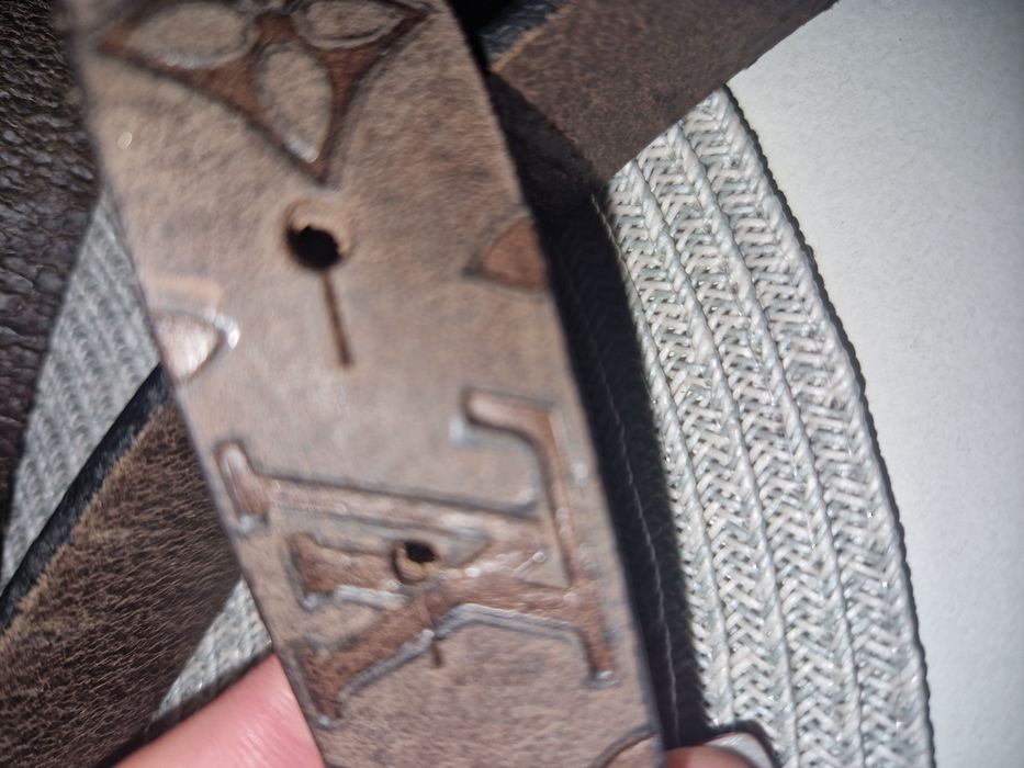 Louis Vuitton естествена кожа колан.Нов