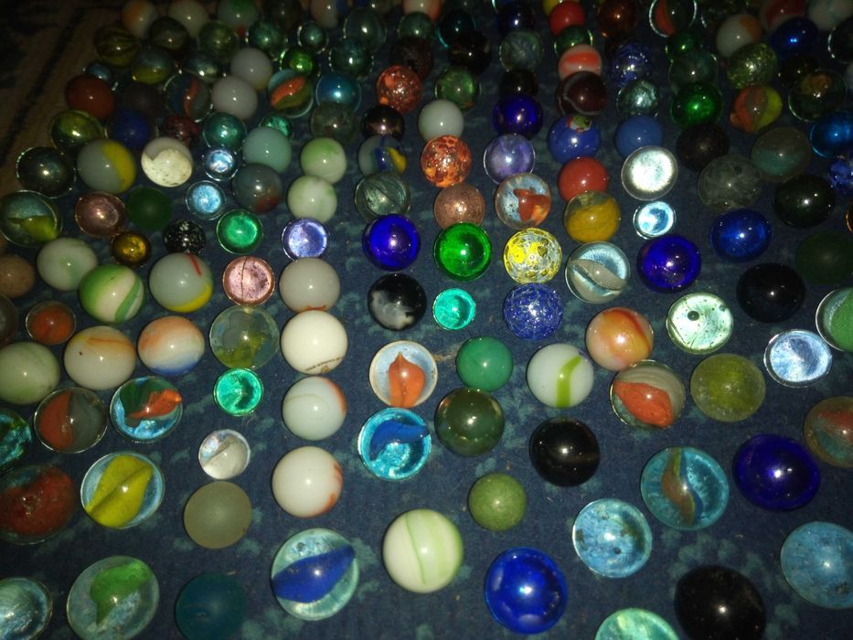 de   vanzare  bila  marmura  din     sticla   !!!