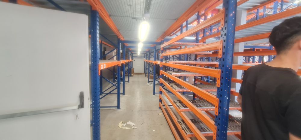 Rafturi metalice