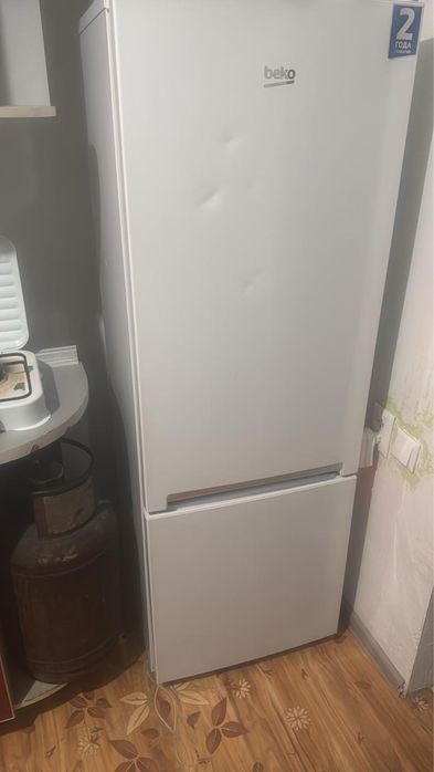 Холодильник продам срочно