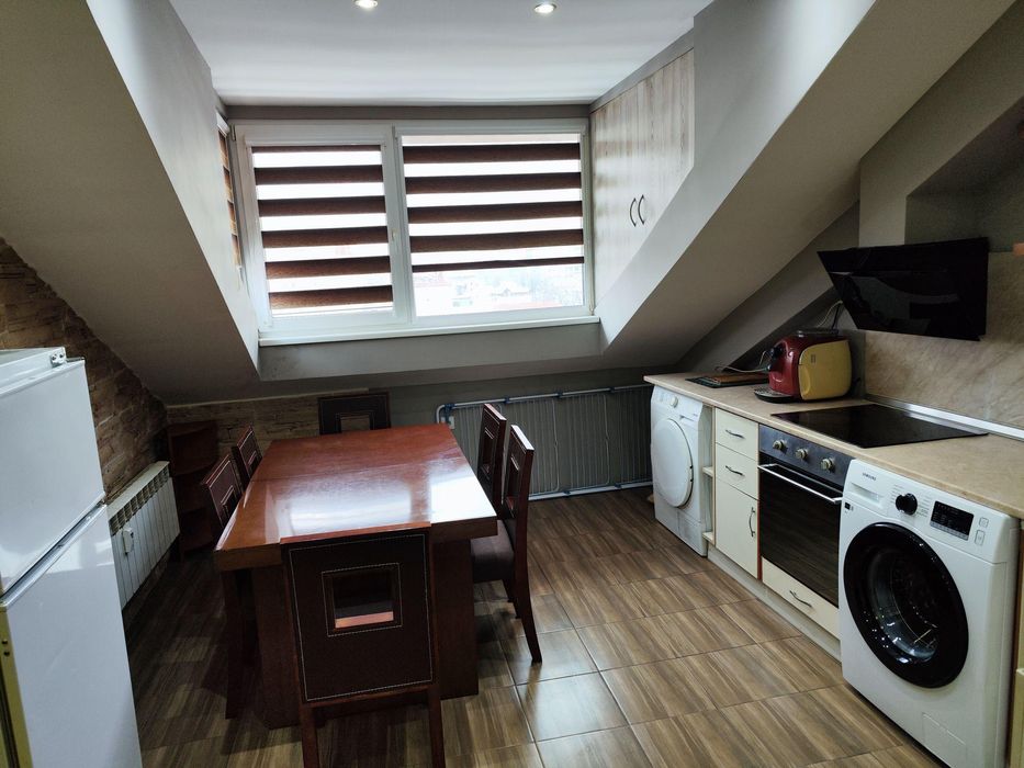 Продава се Тристаен апартамент в София, Център - 72 кв.м за 2431 €/кв.м - Снимка #2