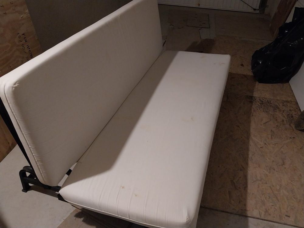 Канапе от IKEA разгъваемо