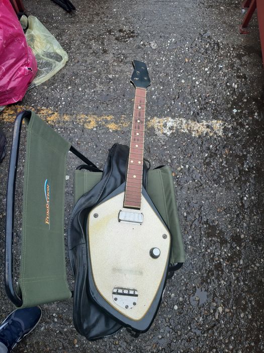 Chitara Bass Veche Anii 60