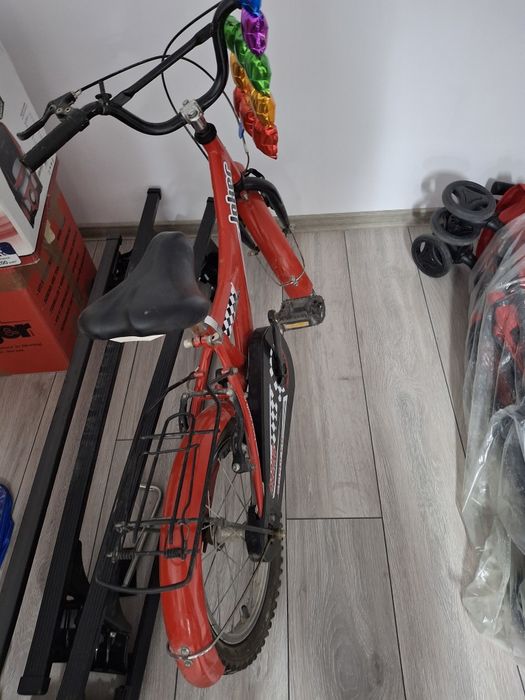 Vând bicicleta pentru băieți