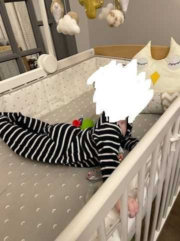 Детская деревянная кроватка с матрасом и мягкими бортиками