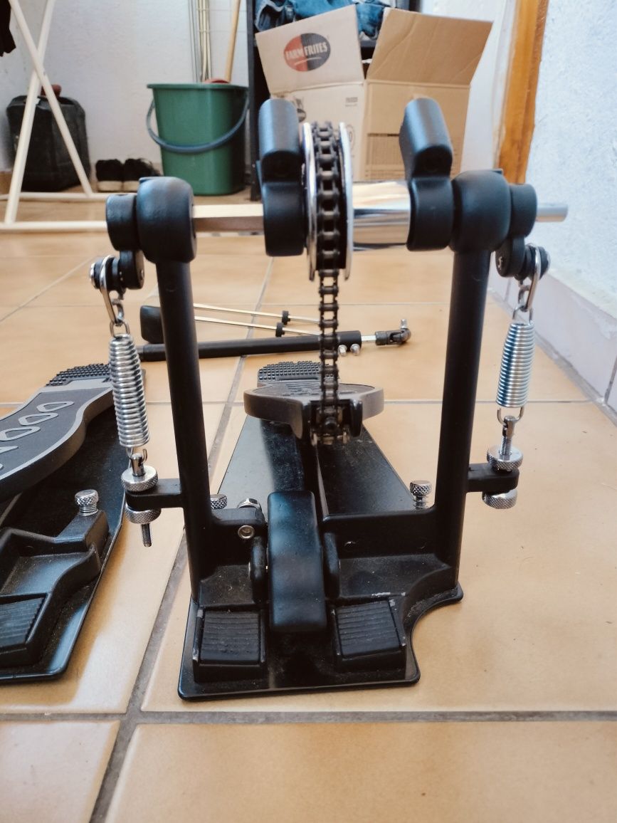 Vand pedala dubla dw 4002 pentru toba