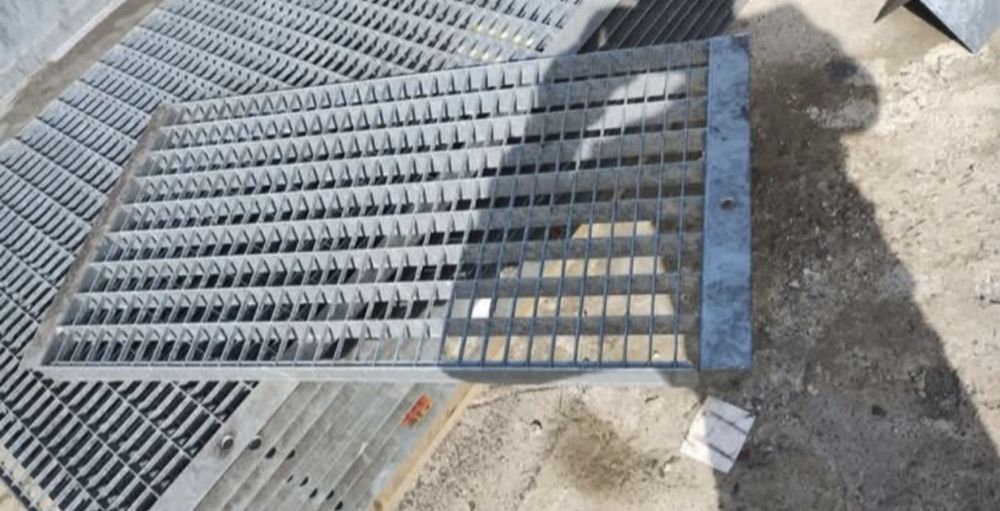 Vând trepte zincate galvanizate