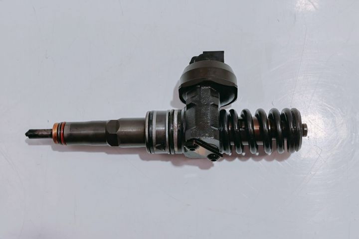 Injector 2.0 tdi 038130073bk BS Volkswagen VW Passat B6