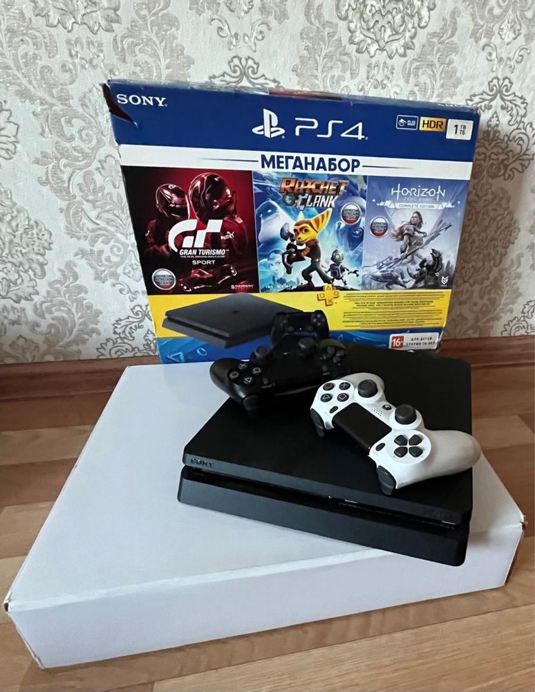 Ps4, 1 Tb . +2 джоистика оригинал
