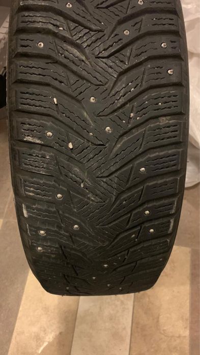 Зимние шипованные шины 205/60 R16 90T — отличное состояние