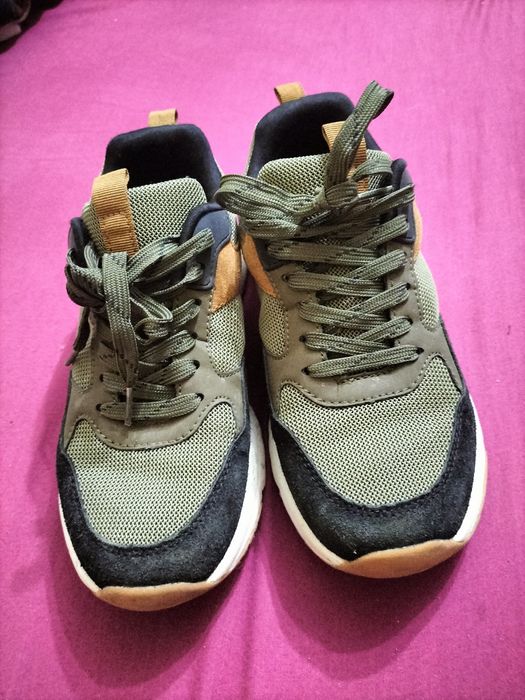 Adidași unisex mărimea 37