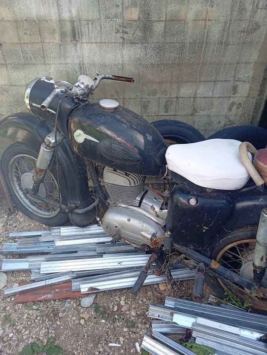 Vând motocicletă