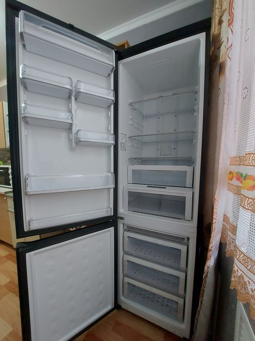 продам г.Астана. холодильник марки Samsung  .