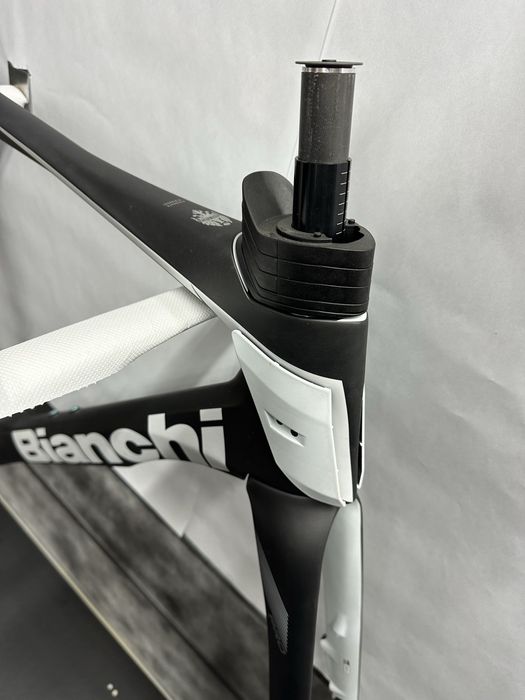 Шосейна карбонова рамка Bianchi Oltre RC
