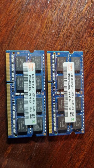 Vand 2 memorii RAM Hynix 4GB DDR3 si un charger Laptop PA5083U