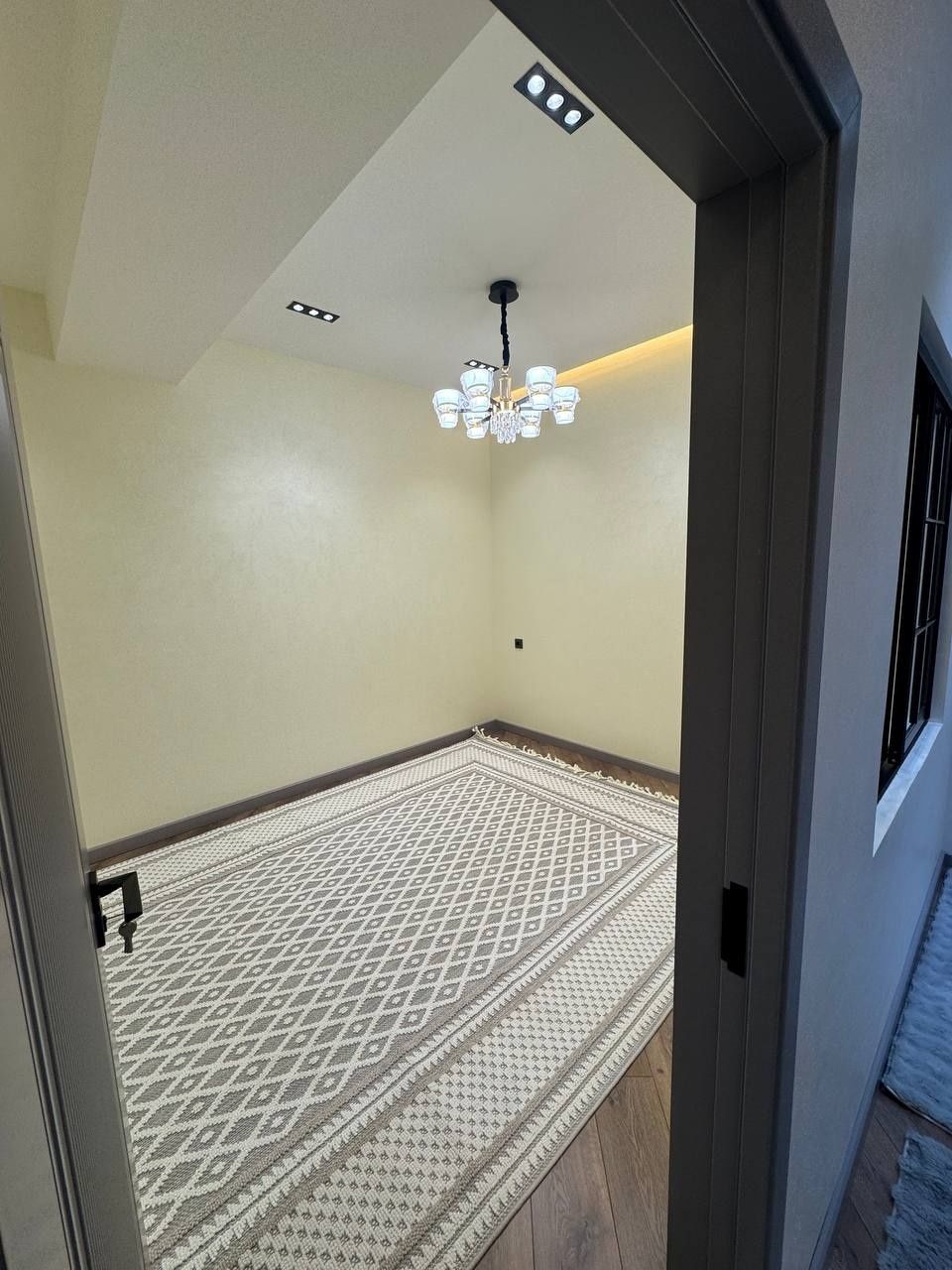 Sergeli 7a 2xonali Novostroyka kvartira sotiladi yevro remont 60m²