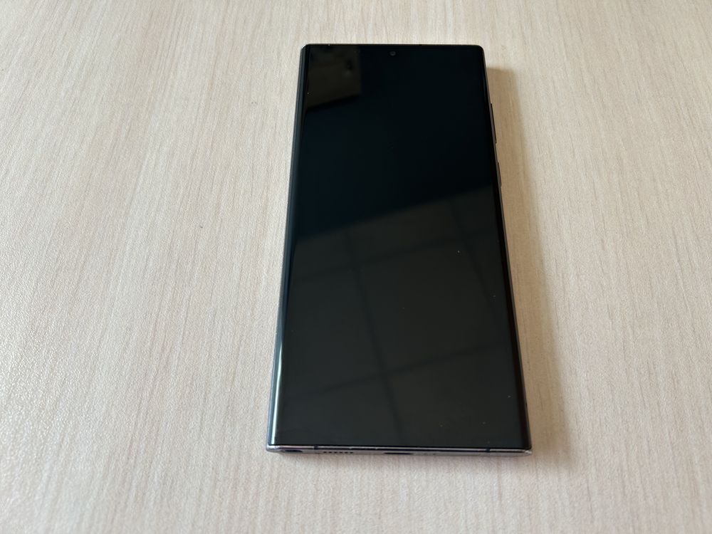 Продавам Samsung Galaxy S22 Ultra 5G 512/12GB