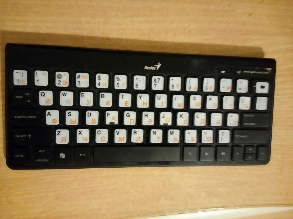Продаю безпроводную клавиатуру