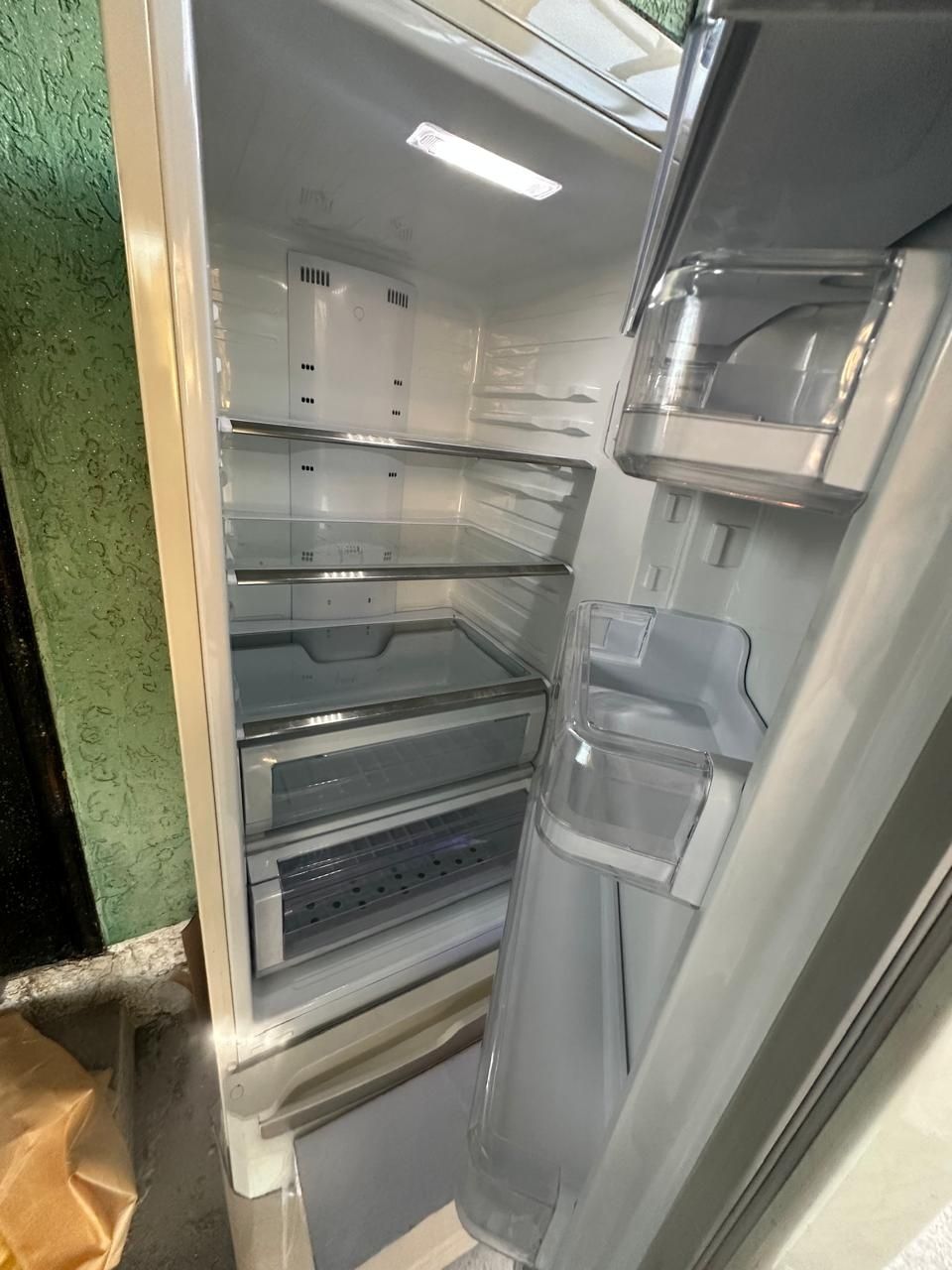 Холодильник Самсунг 2 метр , No frost.