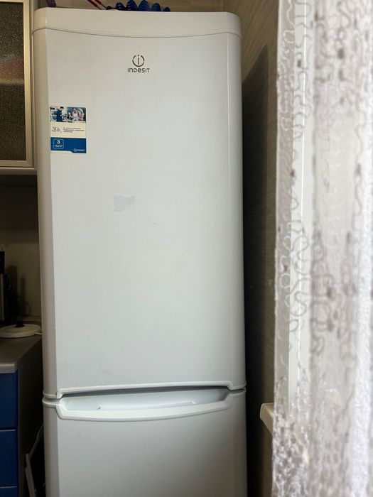 Холодильник indesit