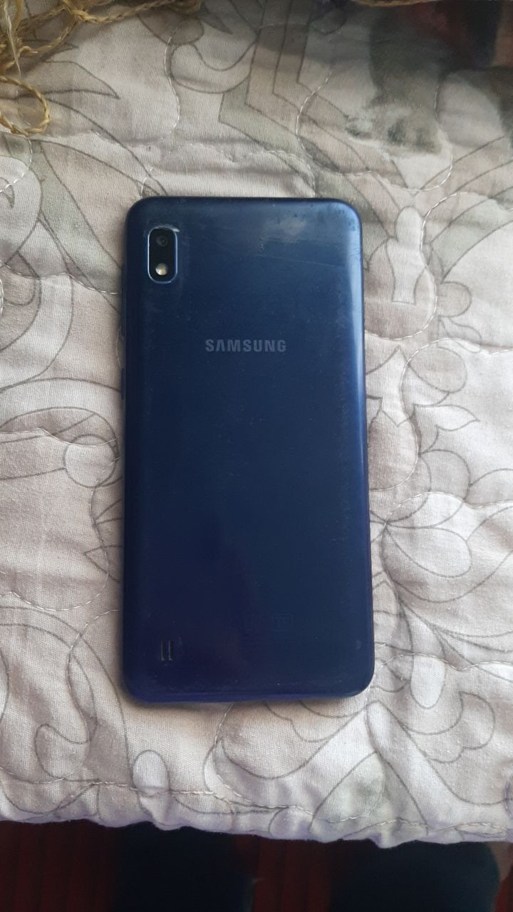 Samsung a10 sotiladi aybi yuq pul kerak