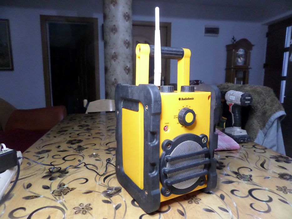 Radio santier AudioSonic la priza,pe baterii,rezistent foarte bun
