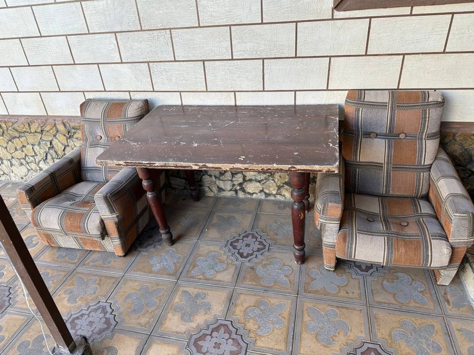 Ikkita kreslo bitta stol sotiladi