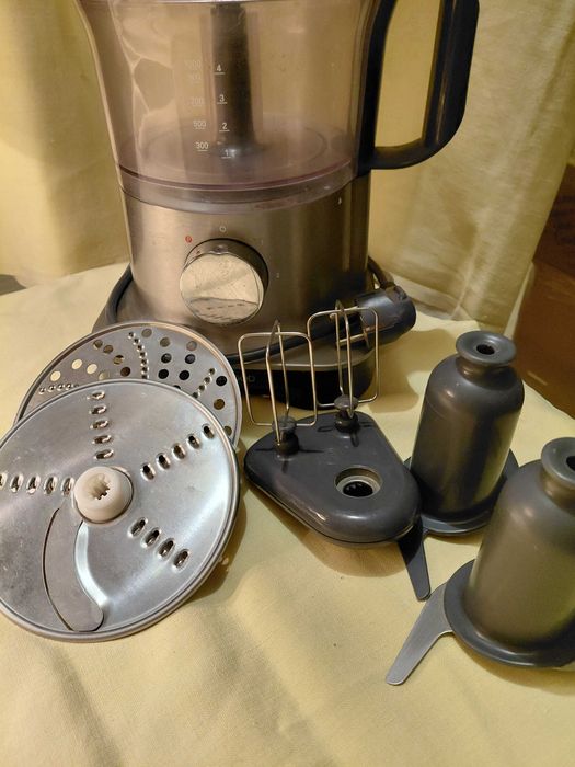 Продается кухонный комбайн Kenwood