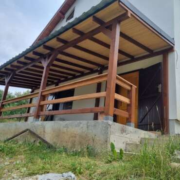 Construiesc terase din lemn