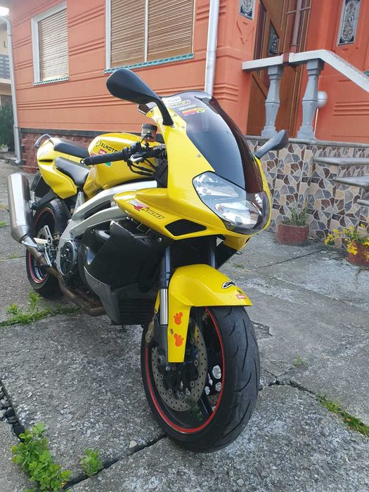 Motocicleta Aprilia SL Falco 1000