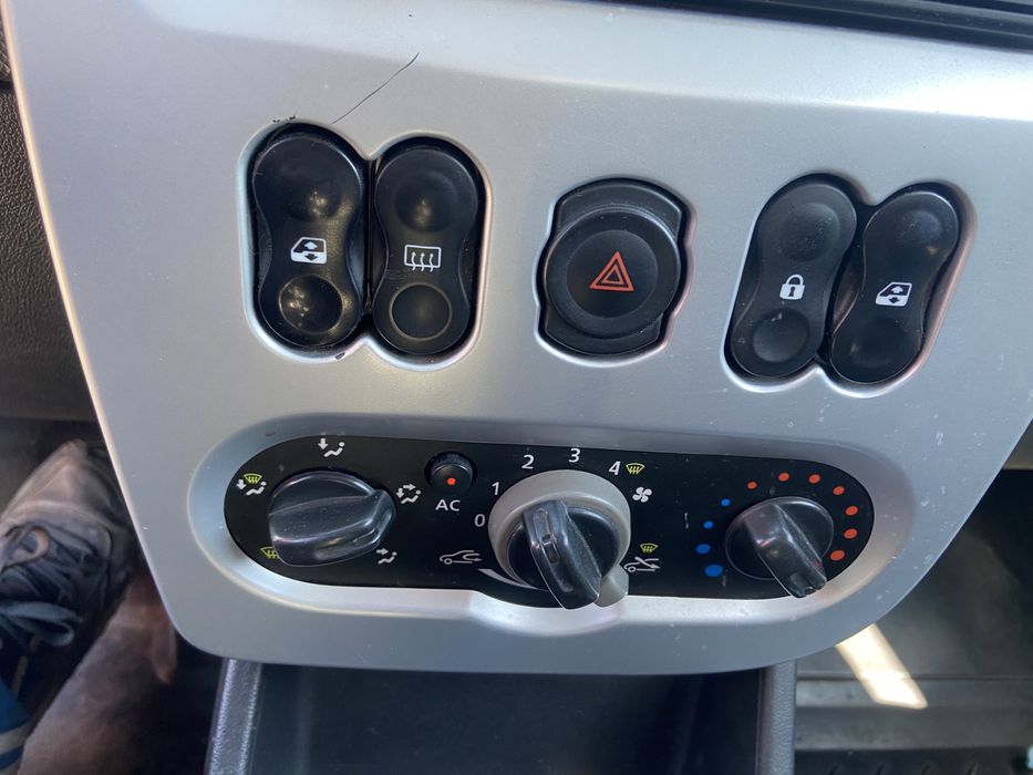 Dezmembrez logan 1.2 benzina si 1.5 dci euro 5