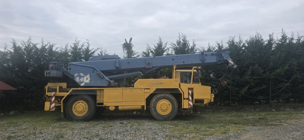 Automacara Liebherr LTM 10.25