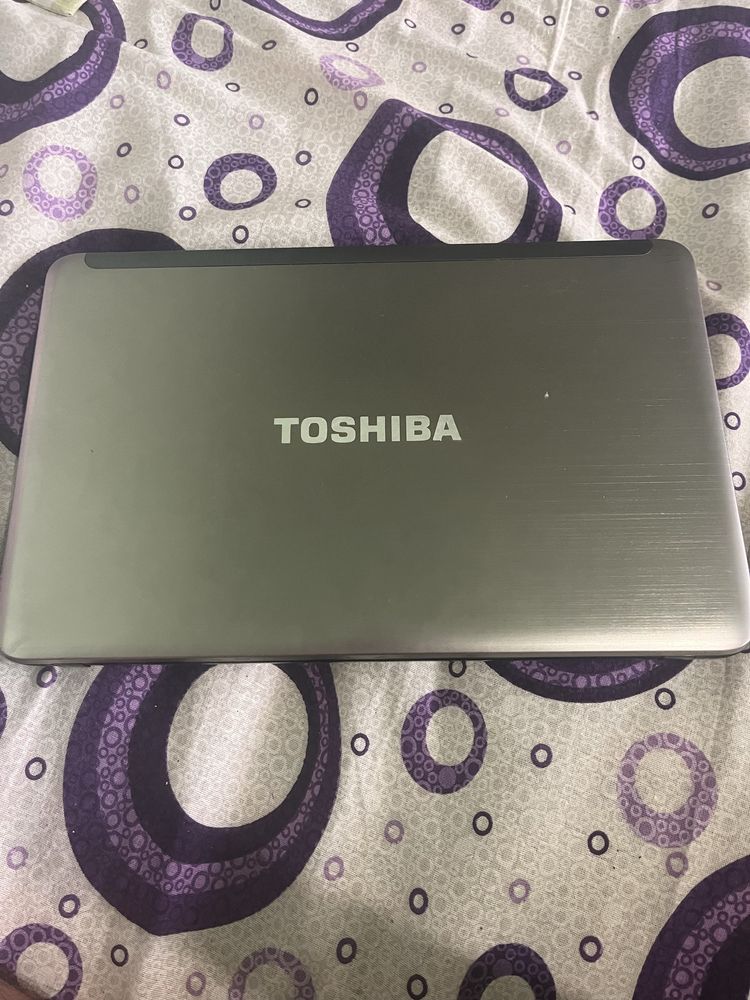 Vand  sau schimb laptop toshiba