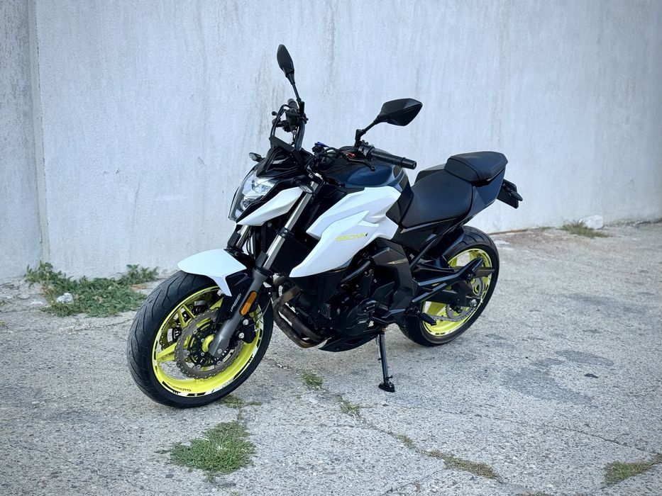 Motocicleta CFMoto 650NK ABS 2023