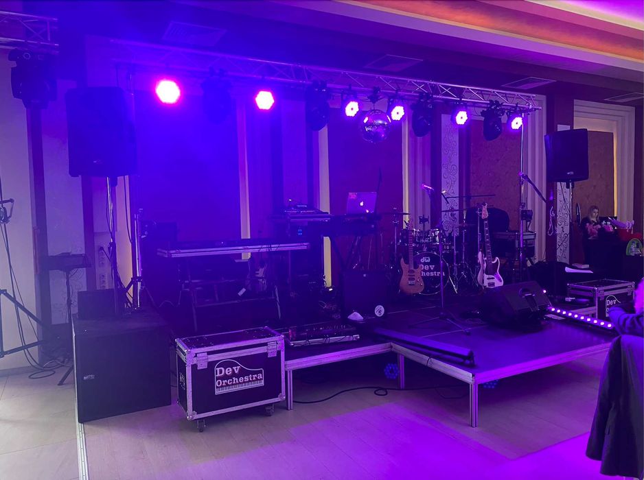 Scena/ Podium de inchiriat