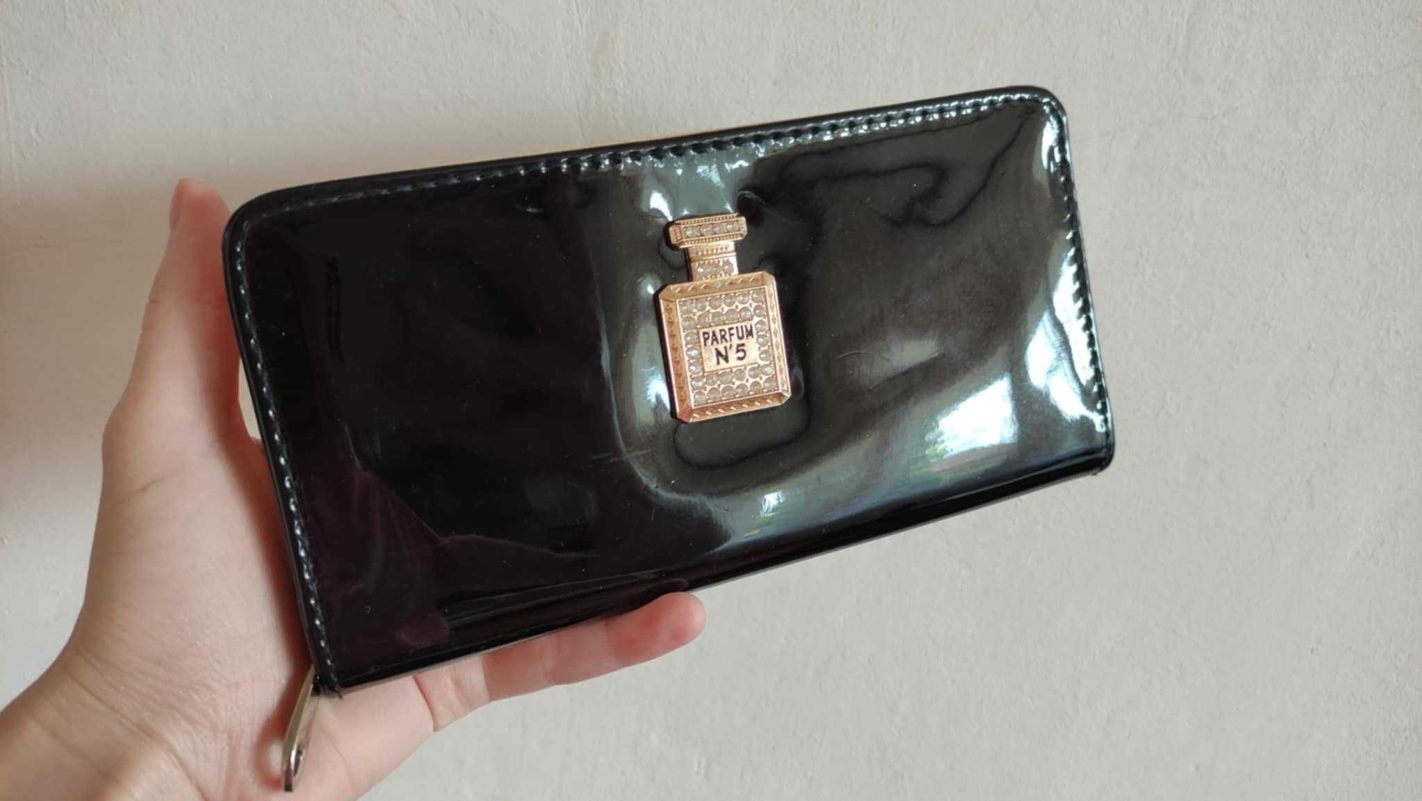 Лачено портмоне Parfum No. 5