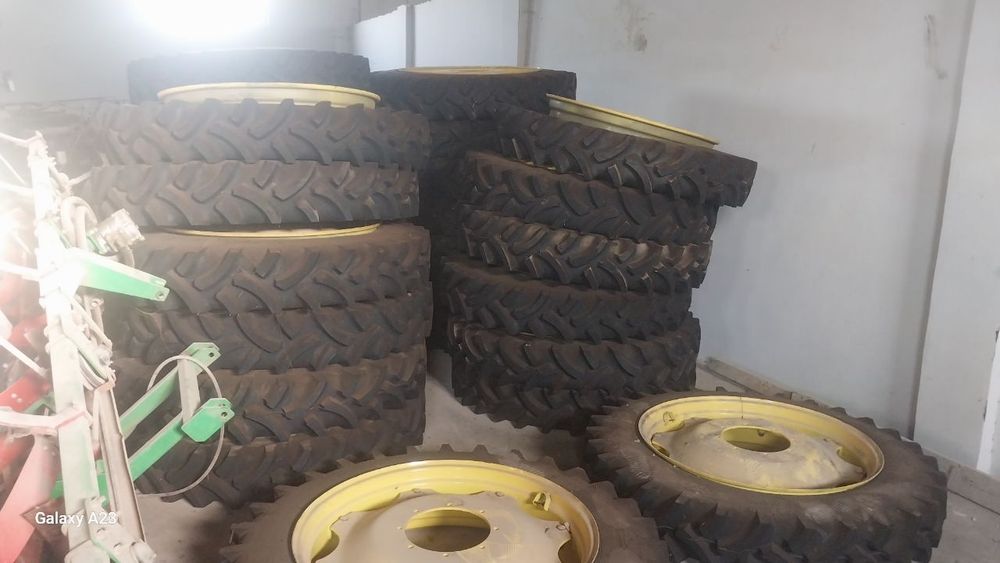 Продаю комплект новых узких баллонов с дисками для техники NEW HOLLAND