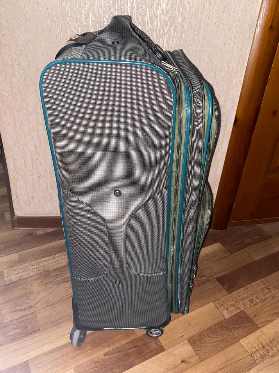 Продается дорожная сумка. В отличном состояний. Очень красивая. Торг.