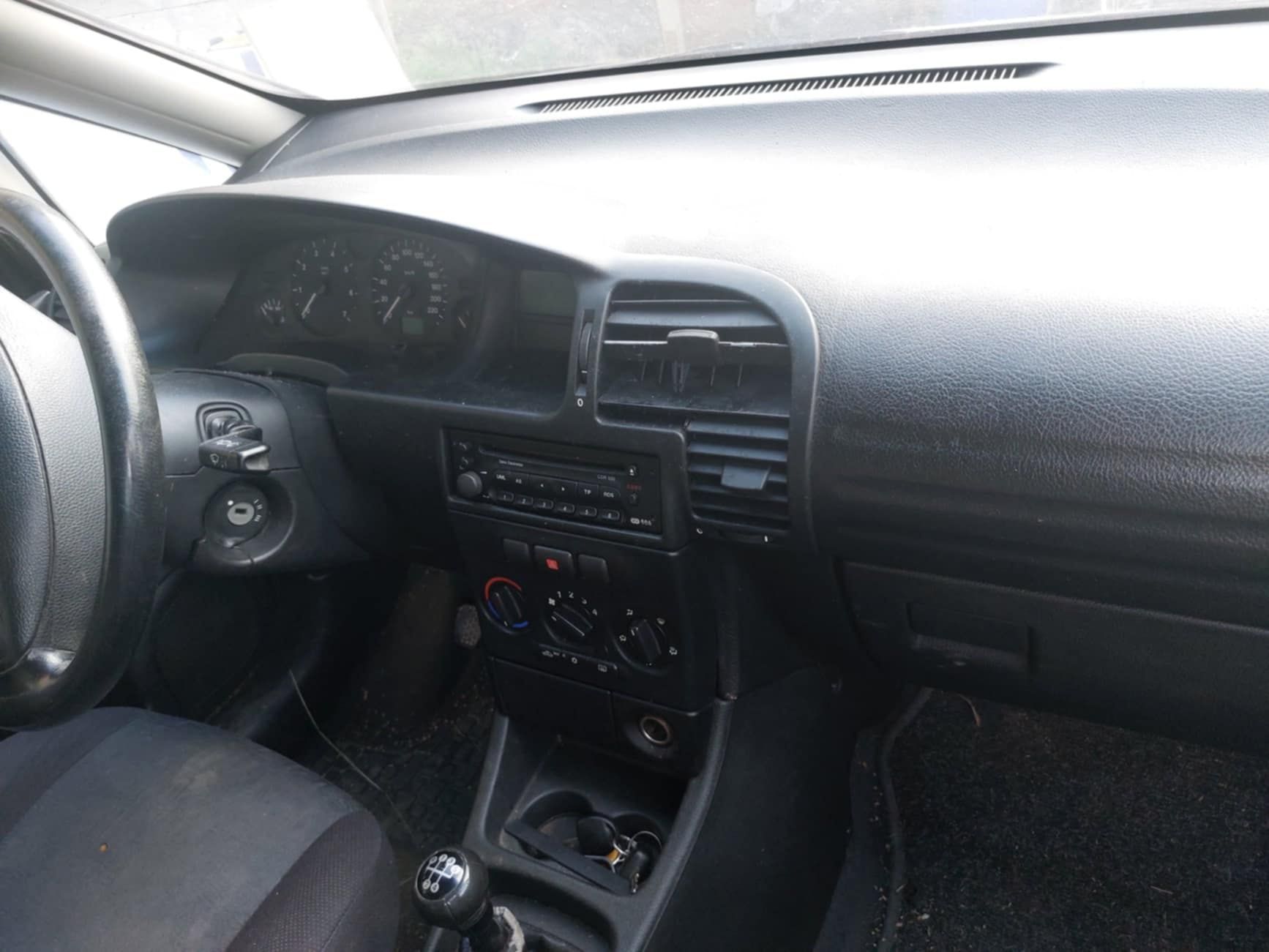 Vând Opel Zafira