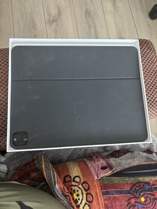 Vând Apple Magic Keyboard pentru iPad Pro 12.9 inch