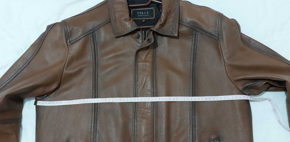 Vand haina de piele barbateasca